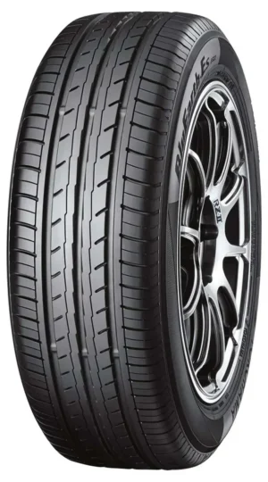 Yokohama 215/55R17 94V BLUEARTH ES32